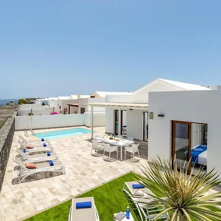 Montane By Playa Blanca (Lanzarote)
